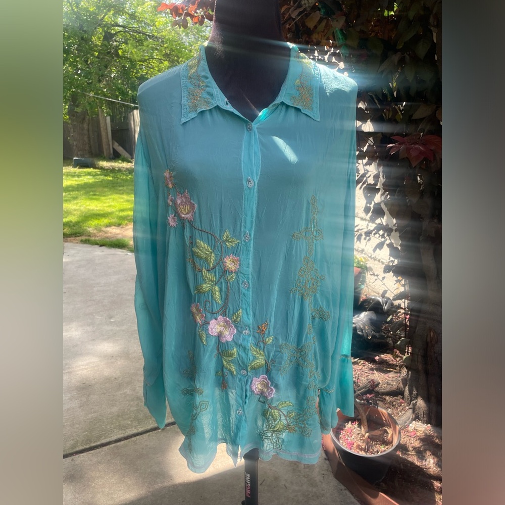 JOHNNY WAS FLORAL EMBROIDERED TOP size 3x